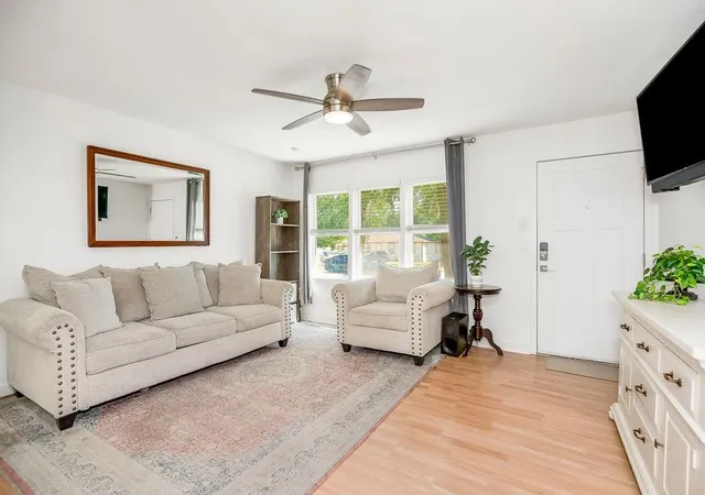 Photo 3 of Single family home for sale at 17226 Chula Vista Dr, Belton, MO 64012 | MLS# 2638615 | Listing updated on 2026-09-22