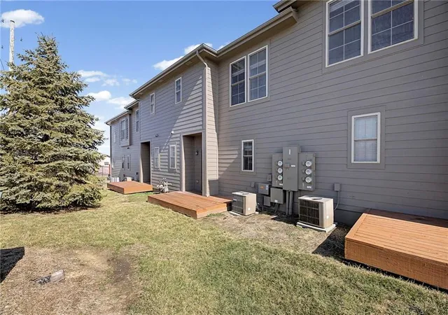 41st image of 5245 Overland Dr #B25, Lawrence, KS 66049 | MLS# 2638616