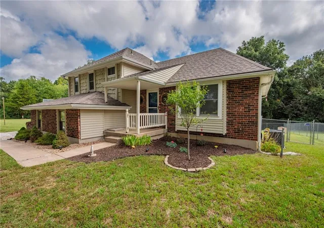 Photo 3 of Single family home for sale at 10505 S Munro Rd, Lone Jack, MO 64070 | MLS# 2638617 | Listing updated on 2026-10-05