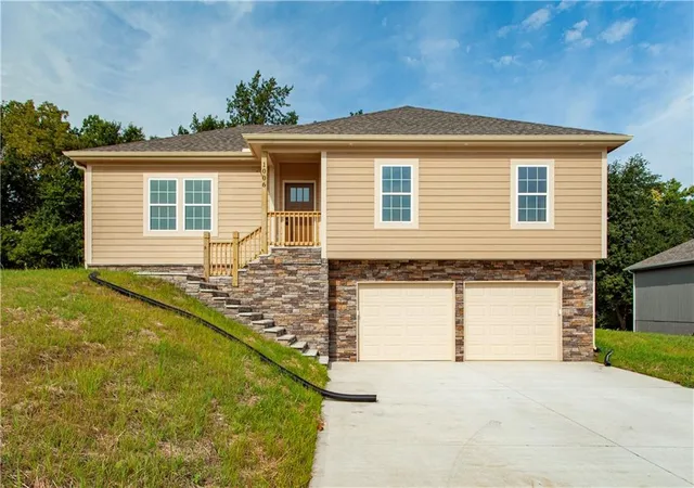 1st image of 1006 Deer Run N/a, Warrensburg, MO 64093 | MLS# 2638623
