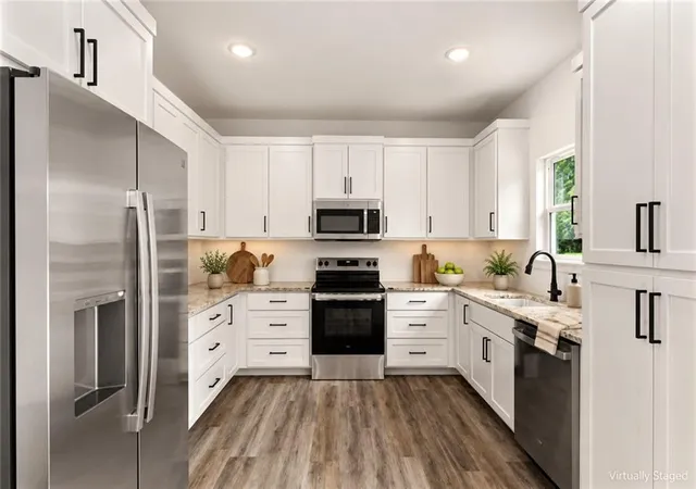Photo 3 of Single family home for sale at 1006 Deer Run N/a, Warrensburg, MO 64093 | MLS# 2638623 | Listing updated on 2026-10-07