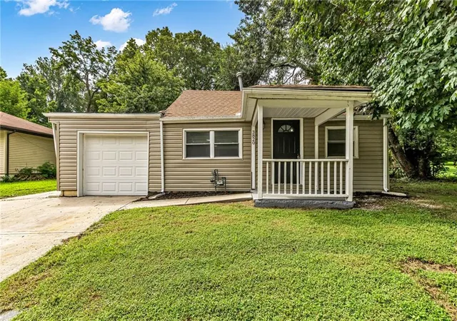 1st image of 3820 N Brighton Ave, Kansas City, MO 64117 | MLS# 2638628