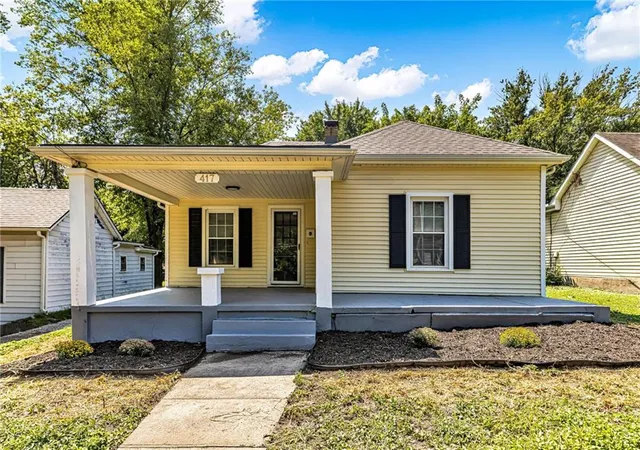 1st image of 417 E Walnut St, Independence, MO 64050 | MLS# 2638634