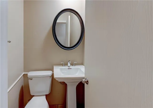 5th image of 4157 Roanoke Rd, Kansas City, MO 64111