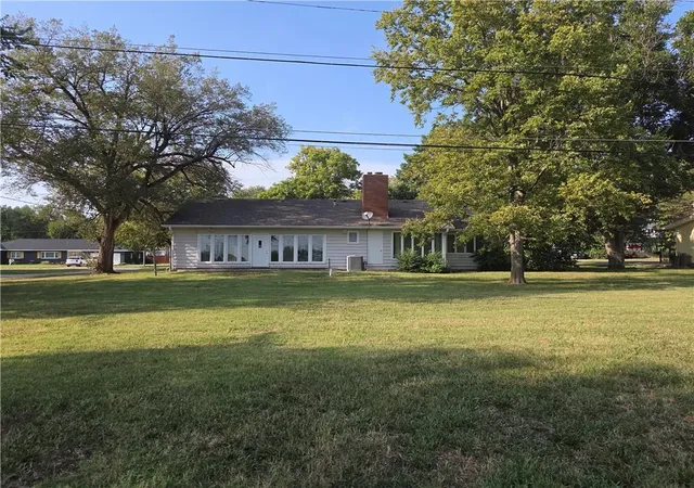 2nd image of 1200 Washington St, Fredonia, KS 66736 | MLS# 2638639