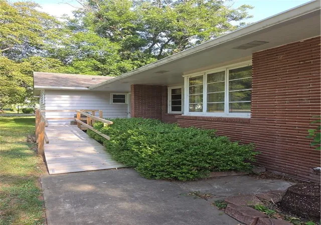 3rd image of 1200 Washington St, Fredonia, KS 66736 | MLS# 2638639