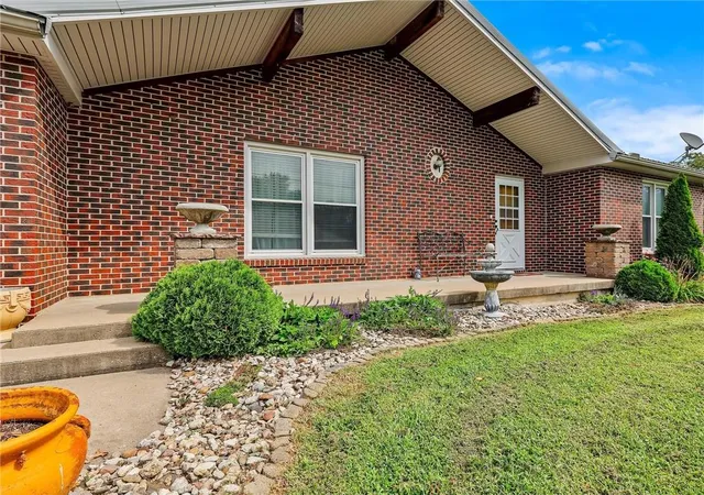 Photo 3 of Sale Pending at 612 Crispin St, Richmond, MO 64085 | MLS# 2638640 | Listing updated on 2026-08-31