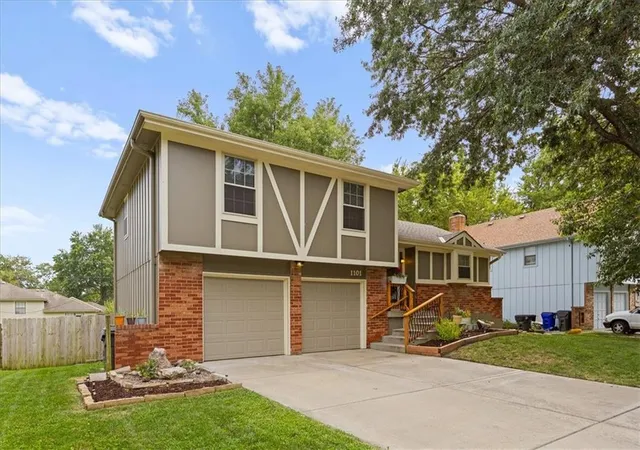 Photo 2 of Single family home for sale at 1101 E Northview St, Olathe, KS 66061 | MLS# 2638642 | Listing updated on 2026-09-27