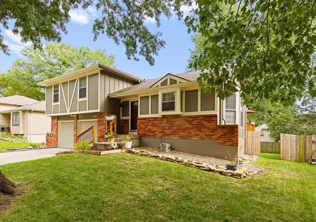 Photo 3 of Single family home for sale at 1101 E Northview St, Olathe, KS 66061 | MLS# 2638642 | Listing updated on 2026-09-27