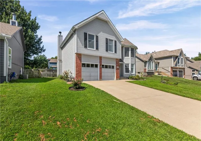 Photo 2 of Sale Pending at 6418 Aminda St, Shawnee, KS 66226 | MLS# 2638643 | Listing updated on 2026-08-30