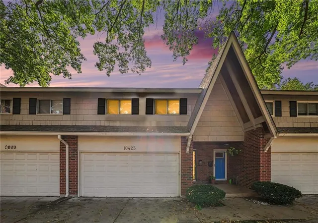 Photo 1 of Sale Pending at 10423 Ash St, Overland Park, KS 66207 | MLS# 2638646 | Listing updated on 2026-09-03