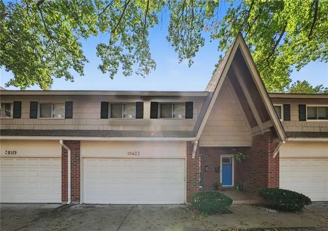 Photo 2 of Sale Pending at 10423 Ash St, Overland Park, KS 66207 | MLS# 2638646 | Listing updated on 2026-09-03