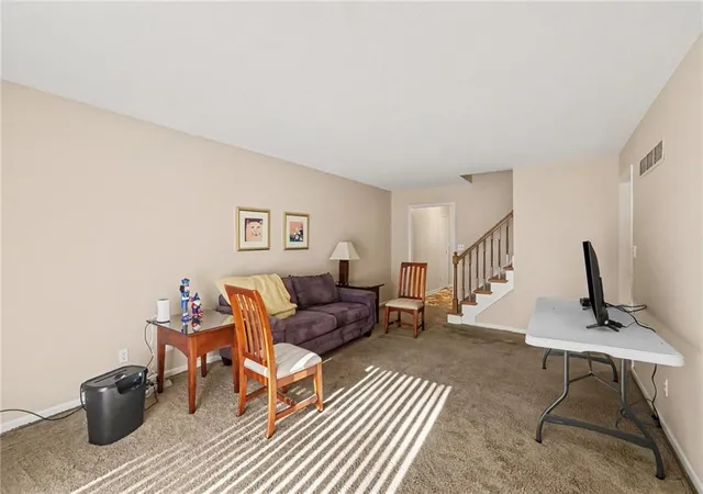 Photo 4 of Sale Pending at 10423 Ash St, Overland Park, KS 66207 | MLS# 2638646 | Listing updated on 2026-09-03