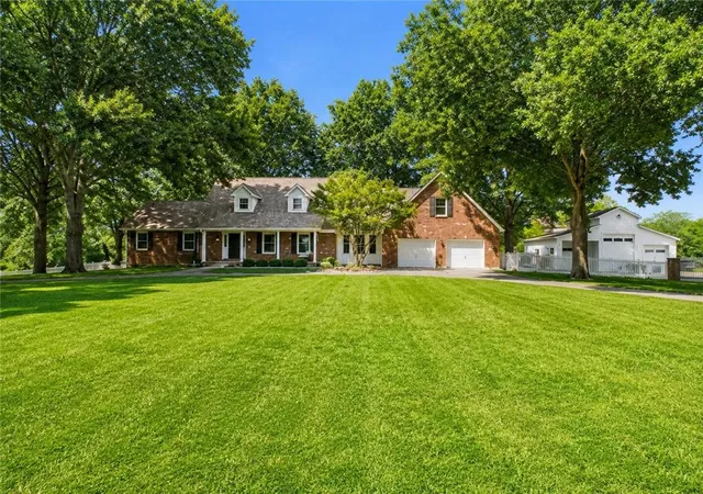 Photo 2 of Single family home for sale at 3318 S Bellechase Dr, Grain Valley, MO 64029 | MLS# 2638648 | Listing updated on 2026-09-03