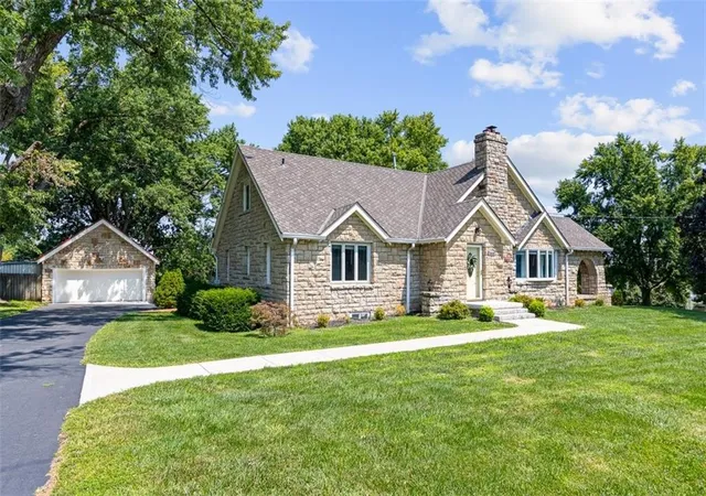 1st image of 5040 County Line Rd, Kansas City, KS 66106 | MLS# 2638650