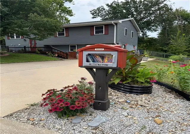 Photo 3 of Sale Pending at 633 Valley Hill Dr, Knob Noster, MO 65336 | MLS# 2638652 | Listing updated on 2026-09-28