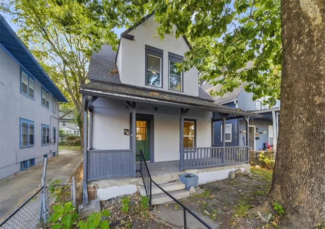 1st image of 3011 Holmes St, Kansas City, MO 64109 | MLS# 2638658