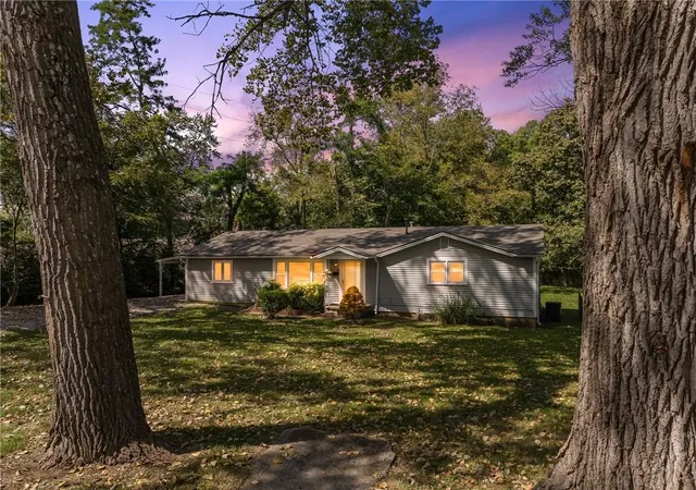 Photo 1 of Sale Pending at 607 Sw 8th Street, Blue Springs, MO 64015 | MLS# 2638666 | Listing updated on 2026-09-07