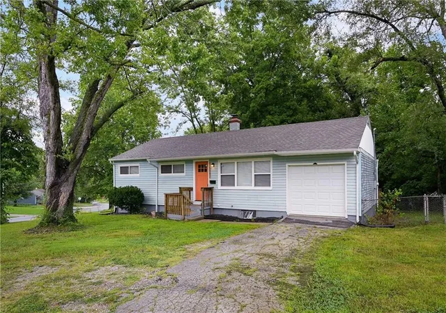 1st image of 11407 Delmar Ave, Kansas City, MO 64134 | MLS# 2638670