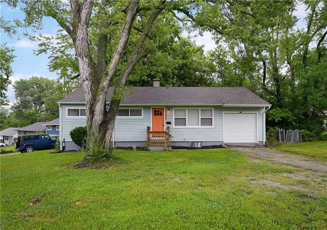 2nd image of 11407 Delmar Ave, Kansas City, MO 64134 | MLS# 2638670