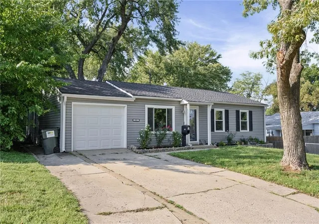 Photo 1 of Single family home for sale at 302 E 3rd Dr S, Independence, MO 64050 | MLS# 2638673 | Listing updated on 2026-10-04