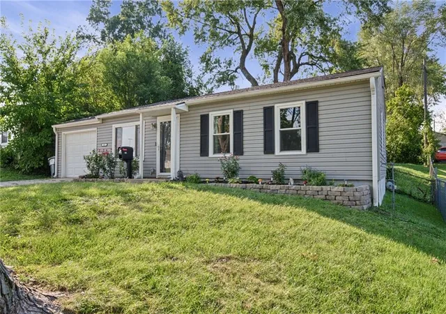 Photo 2 of Single family home for sale at 302 E 3rd Dr S, Independence, MO 64050 | MLS# 2638673 | Listing updated on 2026-10-04
