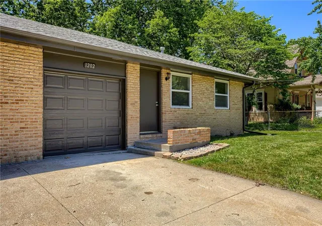 Photo 3 of Sale Pending at 1200 N Osage St, Independence, MO 64050 | MLS# 2638674 | Listing updated on 2026-09-25