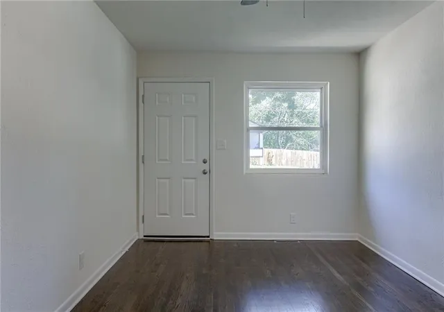 Listing Photo 4 - Condo for sale in building located at 1200 N Osage St, Independence, MO 64050