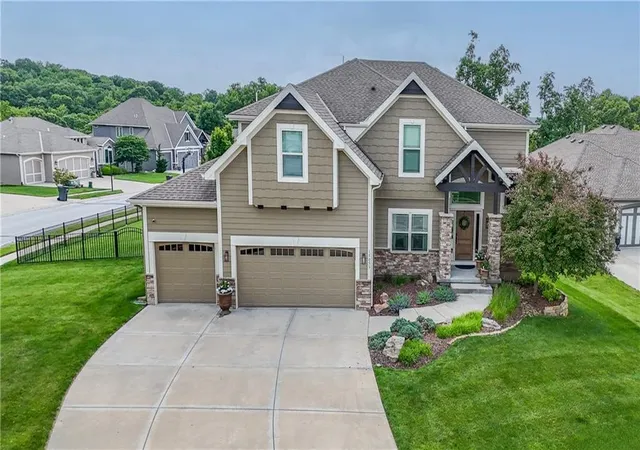 Photo 1 of Sale Pending at 15053 Eagle Ln, Parkville, MO 64152 | MLS# 2638682 | Listing updated on 2026-10-01