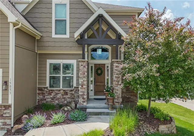 Photo 3 of Sale Pending at 15053 Eagle Ln, Parkville, MO 64152 | MLS# 2638682 | Listing updated on 2026-10-01