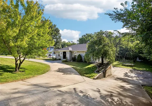 2nd image of 919 Shawnee St, Tonganoxie, KS 66086 | MLS# 2638685