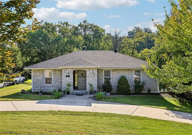 4th image of 919 Shawnee St, Tonganoxie, KS 66086 | MLS# 2638685
