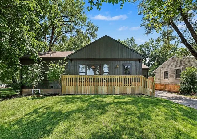 2nd image of 6029 Woodson St, Mission, KS 66202 | MLS# 2638692