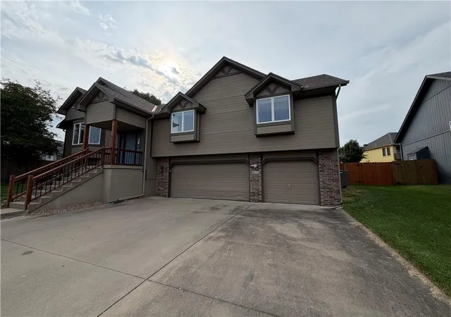 20th image of 403 S Lakeshore Dr, Raymore, MO 64083 | MLS# 2638694