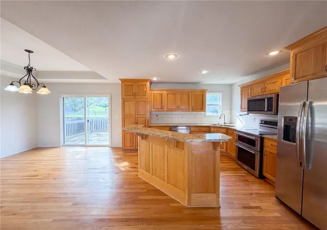 2nd image of 403 S Lakeshore Dr, Raymore, MO 64083 | MLS# 2638694