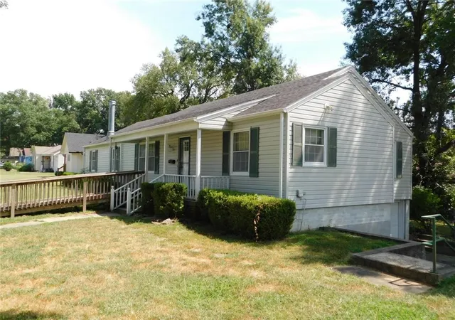 2nd image of 613 W Jefferson St, Pittsburg, KS 66762 | MLS# 2638695