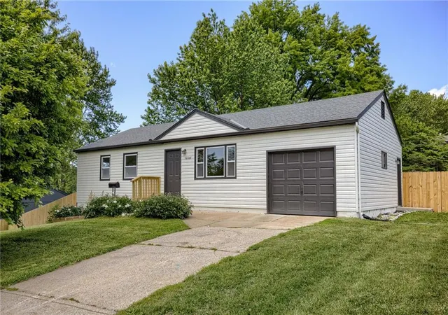 Photo 1 of Single family home for sale at 16008 E 32nd Street, Independence, MO 64055 | MLS# 2638705 | Listing updated on 2026-10-06