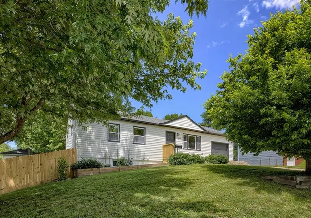 Photo 2 of Single family home for sale at 16008 E 32nd Street, Independence, MO 64055 | MLS# 2638705 | Listing updated on 2026-10-06