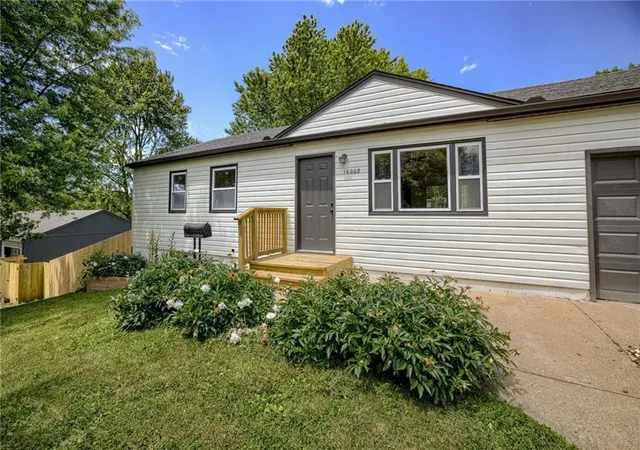 Photo 3 of Single family home for sale at 16008 E 32nd Street, Independence, MO 64055 | MLS# 2638705 | Listing updated on 2026-10-06