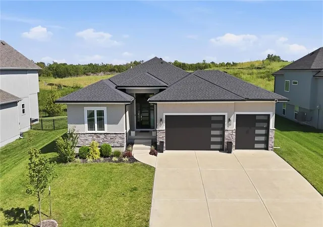 Photo 2 of Sale Pending at 1604 Sw 27th St, Lee's Summit, MO 64082 | MLS# 2638708 | Listing updated on 2026-09-01