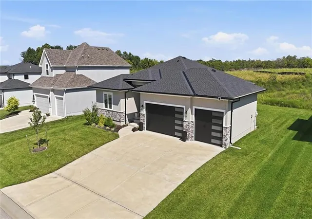 Photo 3 of Sale Pending at 1604 Sw 27th St, Lee's Summit, MO 64082 | MLS# 2638708 | Listing updated on 2026-09-01