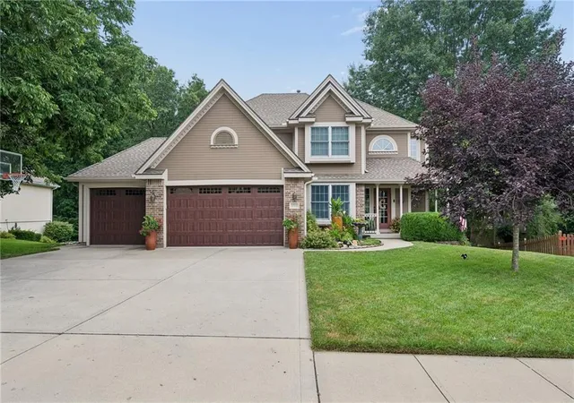 Photo 1 of Single family home for sale at 1721 Parkside Dr, Liberty, MO 64068 | MLS# 2638711 | Listing updated on 2026-09-30