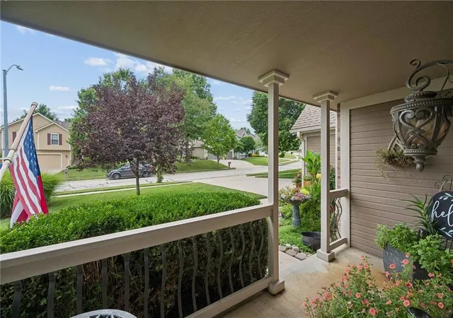 Photo 4 of Single family home for sale at 1721 Parkside Dr, Liberty, MO 64068 | MLS# 2638711 | Listing updated on 2026-09-30