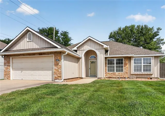 1st image of 1116 Granada Dr, Raymore, MO 64083 | MLS# 2638713