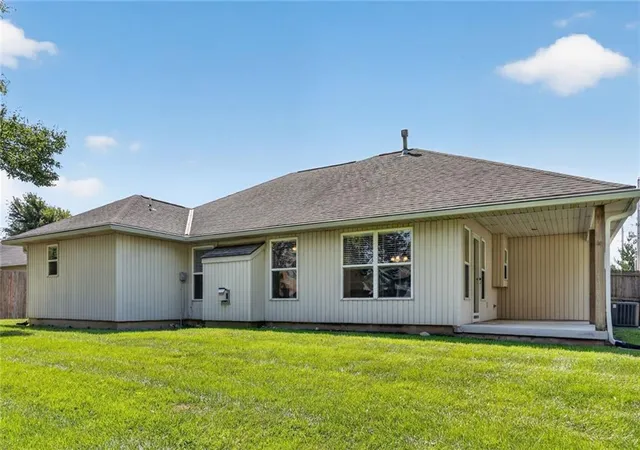 21st image of 1116 Granada Dr, Raymore, MO 64083 | MLS# 2638713