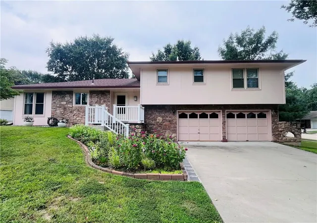 Photo 1 of Single family home for sale at 2902 Derven Ct, St Joseph, MO 64506 | MLS# 2638715 | Listing updated on 2026-08-27