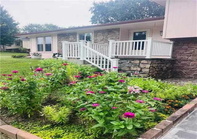 Photo 2 of Single family home for sale at 2902 Derven Ct, St Joseph, MO 64506 | MLS# 2638715 | Listing updated on 2026-08-27