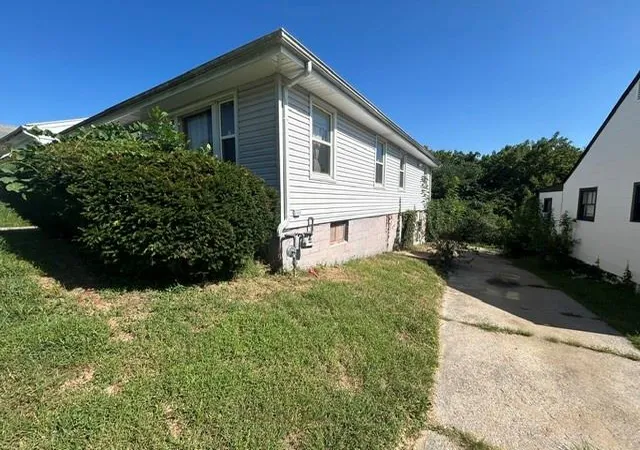 Photo 3 of Single family home for sale at 3621 E 46th Ter, Kansas City, MO 64130 | MLS# 2638722 | Listing updated on 2026-08-27