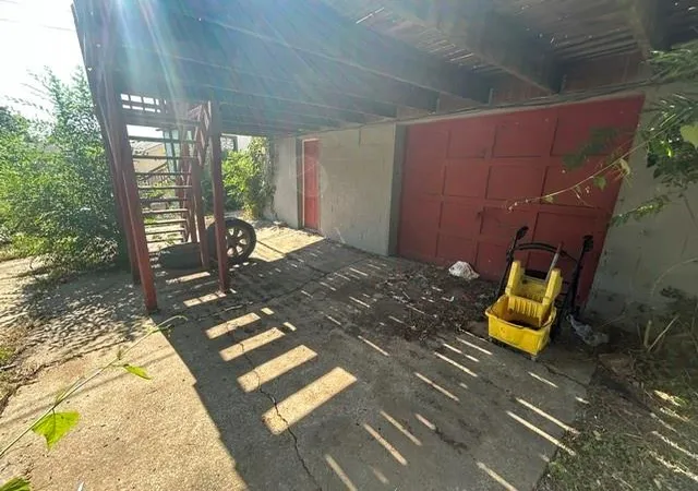 Photo 3 of Single family home for sale at 3621 E 46Th Ter, Kansas City, MO 64130 | MLS# 2638722 | Listing updated on 2026-08-27