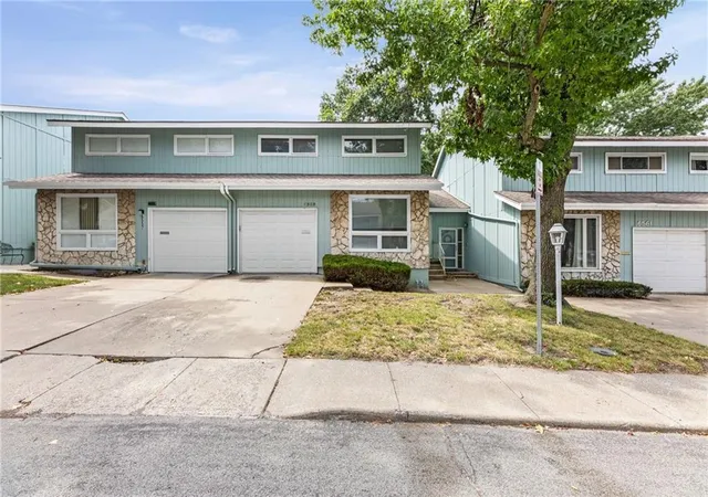 47th image of 6559 W 49th St, Mission, KS 66202 | MLS# 2638731
